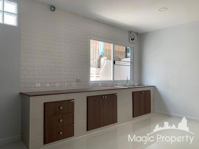 4 Bedroom Townhouse For Rent in Pattanakarn 31, Bangkok, Suan Luang, Bangkok, 4 Bedrooms, 270 sqm, Townhouse For Rent, by Magic Property, 500540526 - DDproperty.com