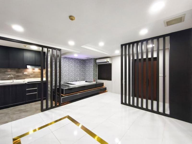 The Kris Ratchada 17, Bangkok, Inthamara 45 Alley, Din Daeng, Bangkok, 1 Bedroom, 46 sqm, Condo For Rent, by Agentbkk, 500541290 - DDproperty.com