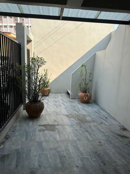 บ้าน 4-ห้องนอน, กรุงเทพ, ดินแดง, กรุงเทพ, 200 ตร.ม., บ้านเดี่ยว ขาย, โดย Suchada Yodyiem, 500541793 - DDproperty.com