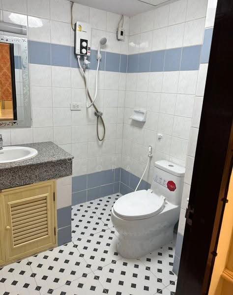 Royal Castle Sukhumvit, Bangkok, 30 Soi Sukhumvit 39, Khlongtoei Nua, Watthana, Bangkok, 5 Bedrooms, 270 sqm, Condo For Rent, by Boonraksa Sopak, 500542129 - DDproperty.com