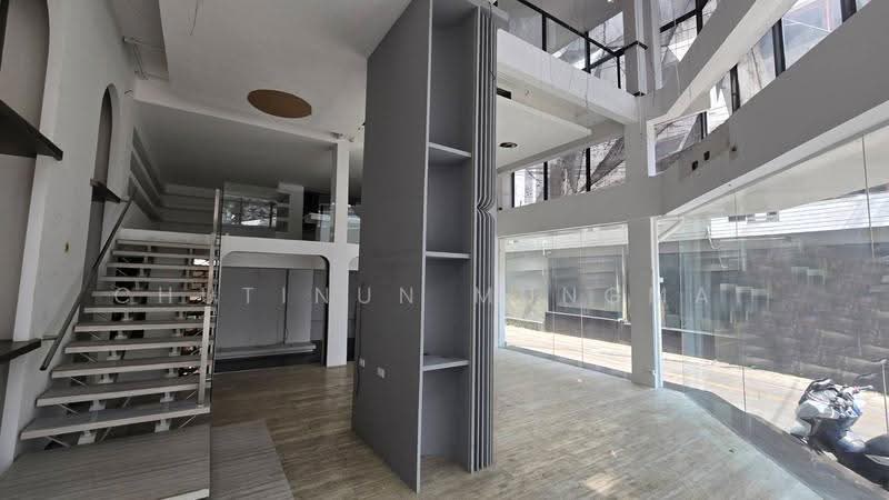 Corner Shophouse for Rent in Thonglor | 4 Storeys + Rooftop, Bangkok, ทองหล่อ, Khlong Tan Nua, Watthana, Bangkok, , 496 sqm, Shophouse For Rent, by Chutinun Mungmai, 500542738 - DDproperty.com