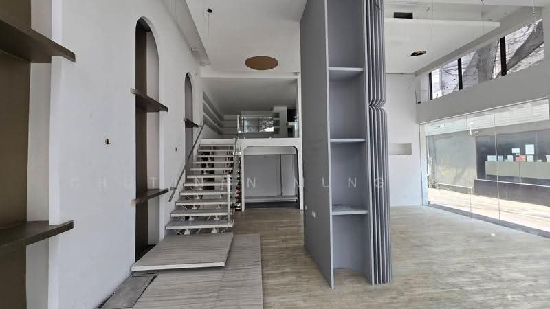 Corner Shophouse for Rent in Thonglor | 4 Storeys + Rooftop, Bangkok, ทองหล่อ, Khlong Tan Nua, Watthana, Bangkok, , 496 sqm, Shophouse For Rent, by Chutinun Mungmai, 500542738 - DDproperty.com