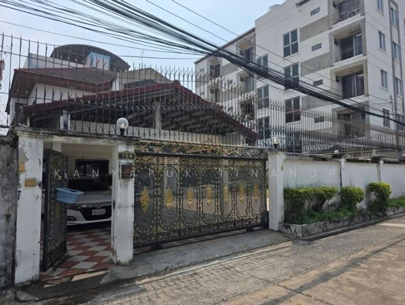 3-BR House, Bangkok, Khlong Chan, Bang Kapi, Bangkok, 3 Bedrooms, 248 sqm, Single Detached House For Sale, by Kanyapuk Tinanop, 500543196 - DDproperty.com
