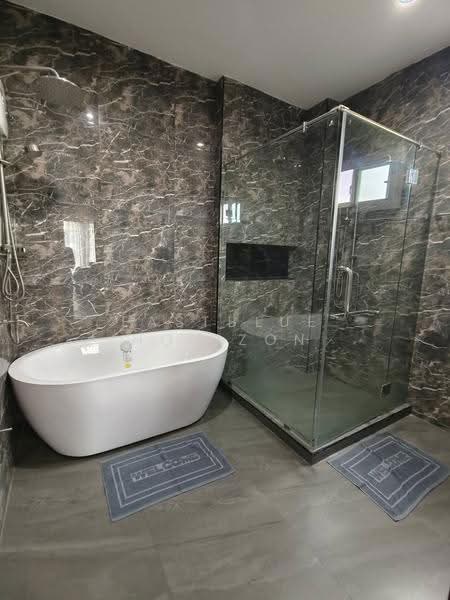 House Ekkamai, Bangkok, Phra Kanong Nua, Watthana, Bangkok, 4 Bedrooms, 330 sqm, Single Detached House For Sale, by Eastblue Horizon, 500543297 - DDproperty.com