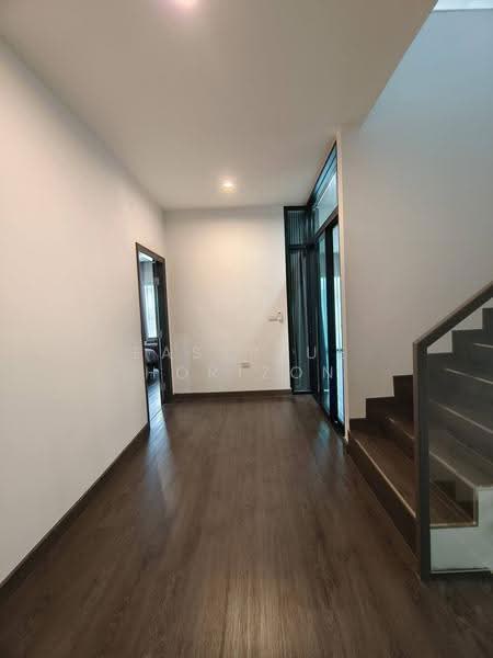 House Ekkamai, Bangkok, Phra Kanong Nua, Watthana, Bangkok, 4 Bedrooms, 330 sqm, Single Detached House For Sale, by Eastblue Horizon, 500543297 - DDproperty.com