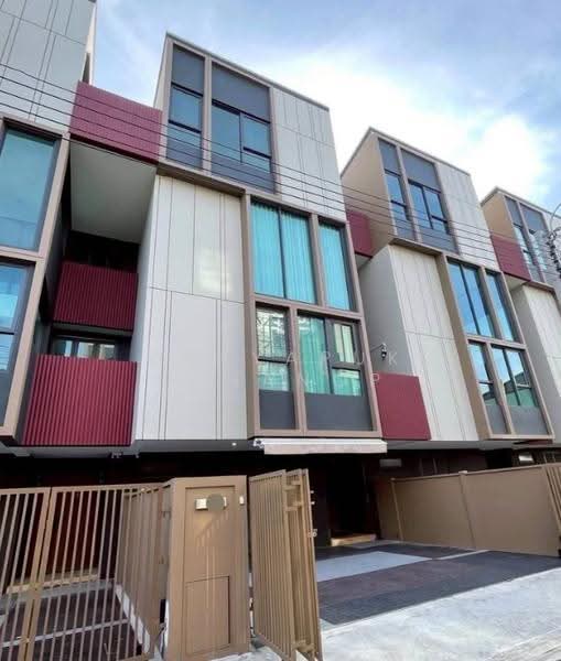 Baan Klang Muang Classe Sukhumvit 77 : บ้านกลางเมือง คลาสเซ่ สุขุมวิท 77, กรุงเทพ, ซอยอ่อนนุช 21, สวนหลวง, กรุงเทพ, 259 ตร.ม., บ้านเดี่ยว ขาย, โดย Kanyapuk Tinanop, 500543468 - DDproperty.com