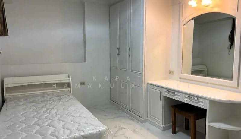 Royal Castle Sukhumvit, Bangkok, 30 Soi Sukhumvit 39, Khlongtoei Nua, Watthana, Bangkok, 3 Bedrooms, 140 sqm, Condo For Rent, by Napat Thamakulangkul, 500543500 - DDproperty.com