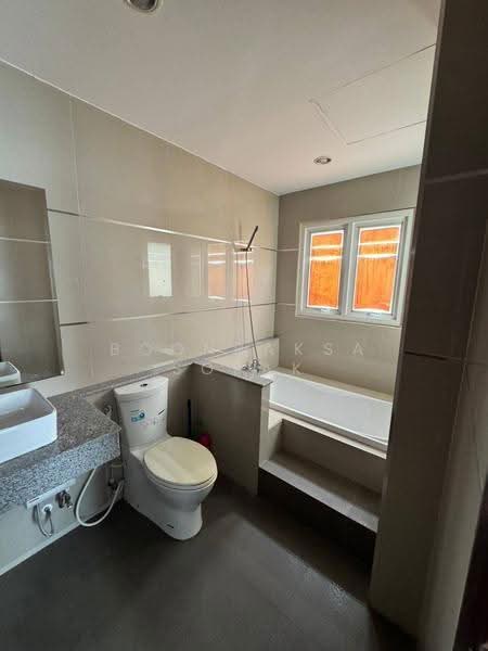 ทาวน์เฮ้าส์ 3-ห้องนอน, กรุงเทพ, คลองตันเหนือ, วัฒนา, กรุงเทพ, 178 ตร.ม., Townhouse ให้เช่า, โดย Boonraksa Sopak, 500543619 - DDproperty.com