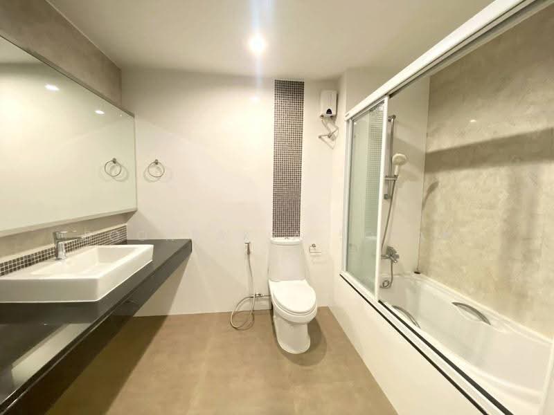 Prasanmitr Place, Bangkok, 154 Sukhumvit 21, Soi 1, Khlongtoei Nua, Watthana, Bangkok, 2 Bedrooms, 155 sqm, Condo For Rent, by Boonraksa Sopak, 500543638 - DDproperty.com