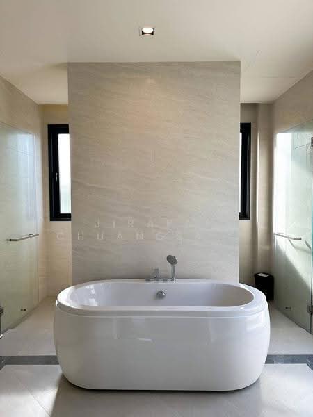 5-BR Villa, Chon Buri (Pattaya), Nong Pla Lai, Bang Lamung (Pattaya), Chon Buri (Pattaya), 5 Bedrooms, 285 sqm, Villa For Rent, by Jirapat Chuangsawadsak, 500544918 - DDproperty.com