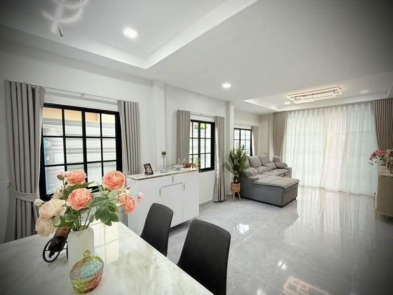 หมู่บ้านเคซีการ์เด้นโฮม9, Bangkok, Sam Wa Tawan Ok, Khlong Sam Wa, Bangkok, 5 Bedrooms, 200 sqm, Single Detached House For Sale, by Somsak Mongkolsawat, 500544965 - DDproperty.com