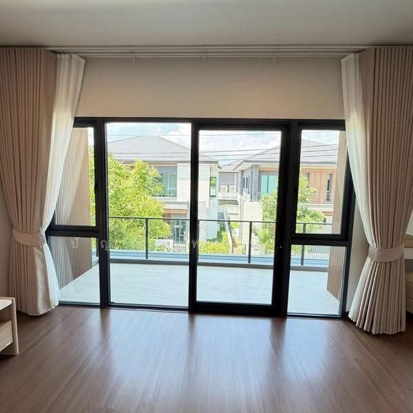 The City Bangna 3, Samut Prakan, Bang Kaeo, Bang Plee, Samut Prakan, 4 Bedrooms, 326 sqm, Single Detached House For Rent, by ศศิพัชร ปัญญาพานิชกุล, 500545084 - ระเบียง Master Room - DDproperty.com