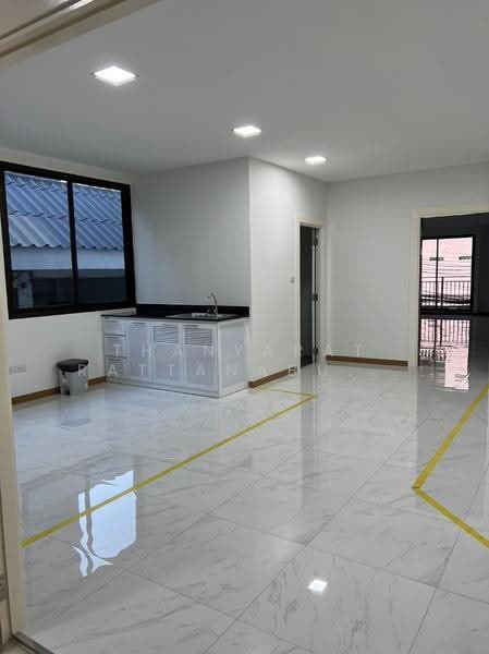 Office building near MRT Huai Khwang, Bangkok, ประชาสงเคราะห์, Din Daeng, Bangkok, , 800 sqm, Office Space For Rent, by Thanyarat Rattanaburee, 500545214 - DDproperty.com