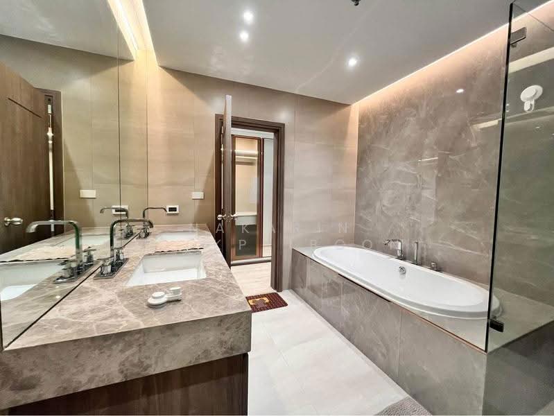 The Emporio Place, Bangkok, 93 Soi Sukhumvit 24, Sukhumvit Road, Khong Tan, Khlong Toei, Bangkok, 1 Bedroom, 83 sqm, Condo For Rent, by Nakarin Sookpaiboon, 500546082 - DDproperty.com