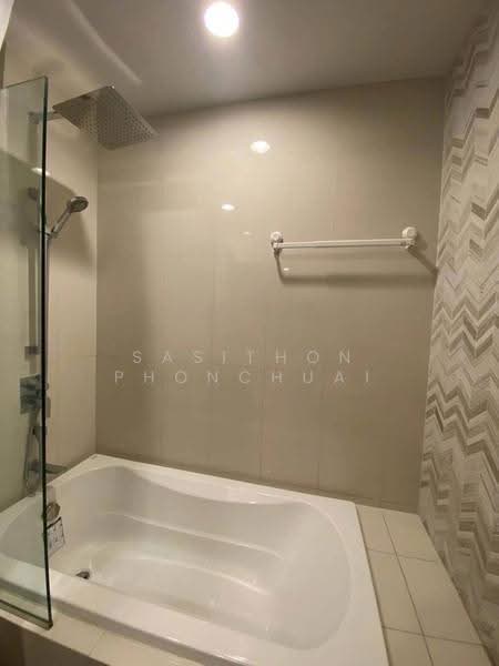Oka Haus Sukhumvit 36, Bangkok, 3399 Rama 4 Road, Khong Tan, Khlong Toei, Bangkok, 1 Bedroom, 35 sqm, Condo For Rent, by Sasithon Phonchuai, 500546400 - DDproperty.com