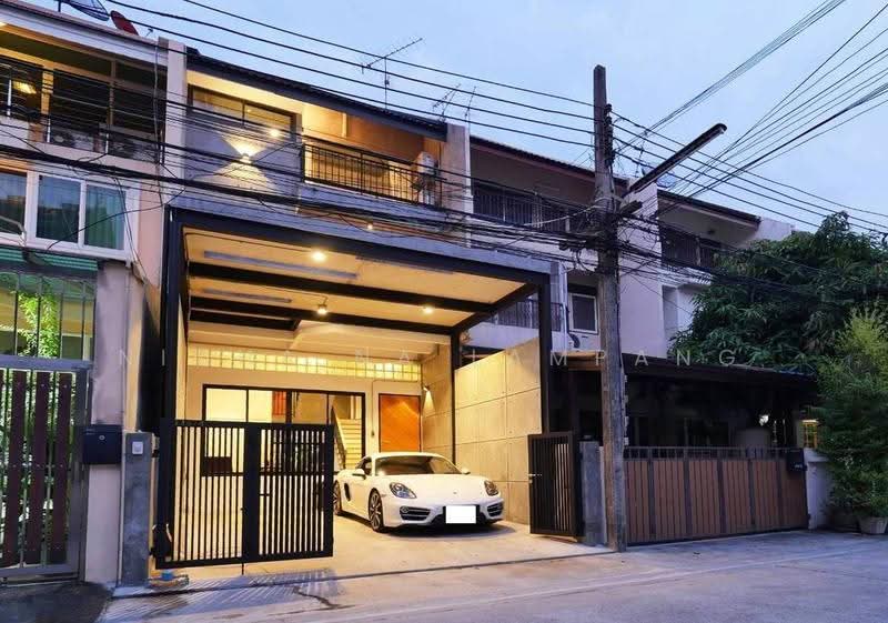 ทาวน์เฮ้าส์ 5-ห้องนอน, กรุงเทพ, คลองตันเหนือ, วัฒนา, กรุงเทพ, 495 ตร.ม., Townhouse ขาย, โดย Nicha Na Lampang, 500546455 - DDproperty.com