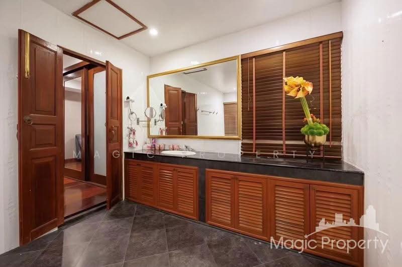 Luxury Pool Villa For Rent in Soi Pattanakarn 20, bangkok, Suan Luang, Bangkok, 8 Bedrooms, 800 sqm, Single Detached House For Rent, by Magic Property, 500546855 - DDproperty.com