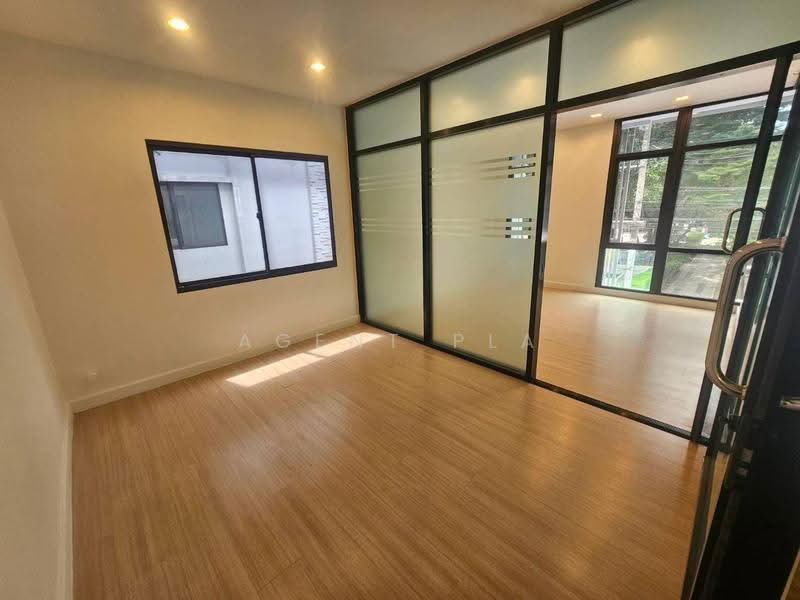 3-Storey Townhome | Residential + Home Office | Bangna-Trad Km.5 (SPSP676), Samut Prakan, บางนา-ตราด กม.5, Bangphli Yai, Bang Plee, Samut Prakan, 3 Bedrooms, 190 sqm, Townhouse For Sale, by Agent Pla, 500546891 - DDproperty.com