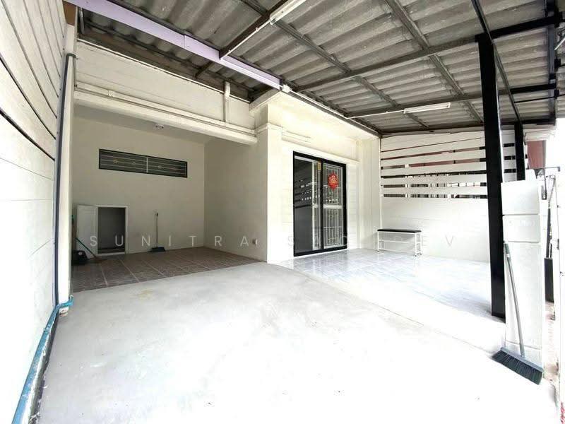 Baan Pruksa 58/2 Ladkrabang-Suvarnabhumi, Samut Prakan, Ladkrabang Road, Srisa Chorakhe Noi, Bang Sao Thong, Samut Prakan, 3 Bedrooms, 100 sqm, Townhouse For Rent, by Sunitra Sachdev, 500547148 - DDproperty.com