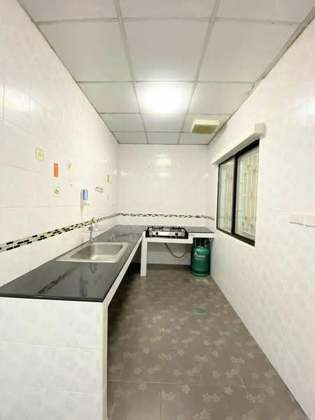 Baan Pruksa 58/2 Ladkrabang-Suvarnabhumi, Samut Prakan, Ladkrabang Road, Srisa Chorakhe Noi, Bang Sao Thong, Samut Prakan, 3 Bedrooms, 100 sqm, Townhouse For Rent, by Sunitra Sachdev, 500547148 - DDproperty.com