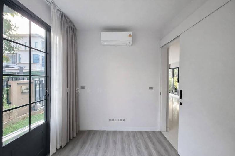 The Sonne Srinakarin-Bangna, Bangkok, Soi Chumchon Mahat Thai 3, Bangna-Trad Road, Dok Mai, Prawet, Bangkok, 4 Bedrooms, 245 sqm, Single Detached House For Sale, by Netsanthiah Ai, 500547505 - DDproperty.com