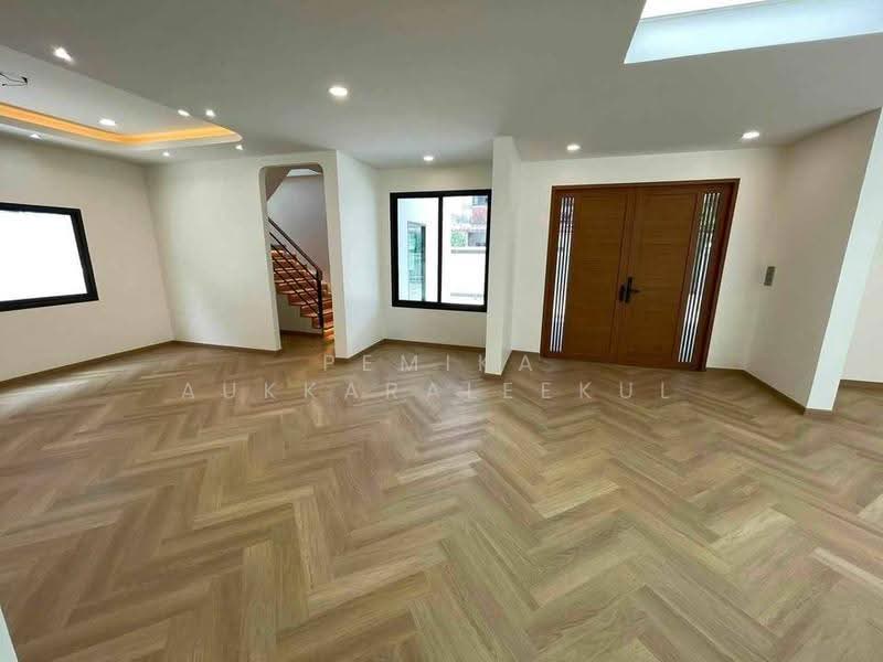 5-BR House, Bangkok, Khlong Chaokhun Sing, Wang Thonglang, Bangkok, 5 Bedrooms, 250 sqm, Single Detached House For Sale, by Pemika Aukkaraleekul, 500547589 - DDproperty.com