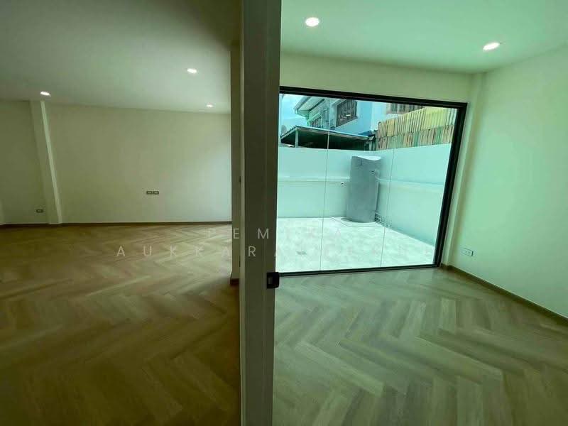 บ้าน 5-ห้องนอน, กรุงเทพ, คลองเจ้าคุณสิงห์, วังทองหลาง, กรุงเทพ, 250 ตร.ม., บ้านเดี่ยว ขาย, โดย Pemika Aukkaraleekul, 500547589 - DDproperty.com
