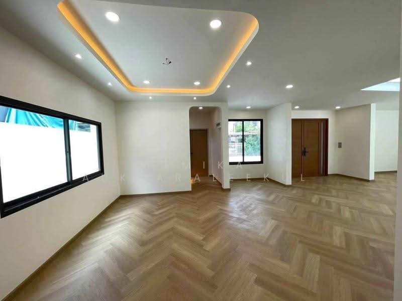 5-BR House, Bangkok, Khlong Chaokhun Sing, Wang Thonglang, Bangkok, 5 Bedrooms, 250 sqm, Single Detached House For Sale, by Pemika Aukkaraleekul, 500547589 - DDproperty.com