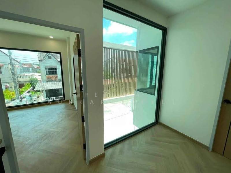 5-BR House, Bangkok, Khlong Chaokhun Sing, Wang Thonglang, Bangkok, 5 Bedrooms, 250 sqm, Single Detached House For Sale, by Pemika Aukkaraleekul, 500547589 - DDproperty.com