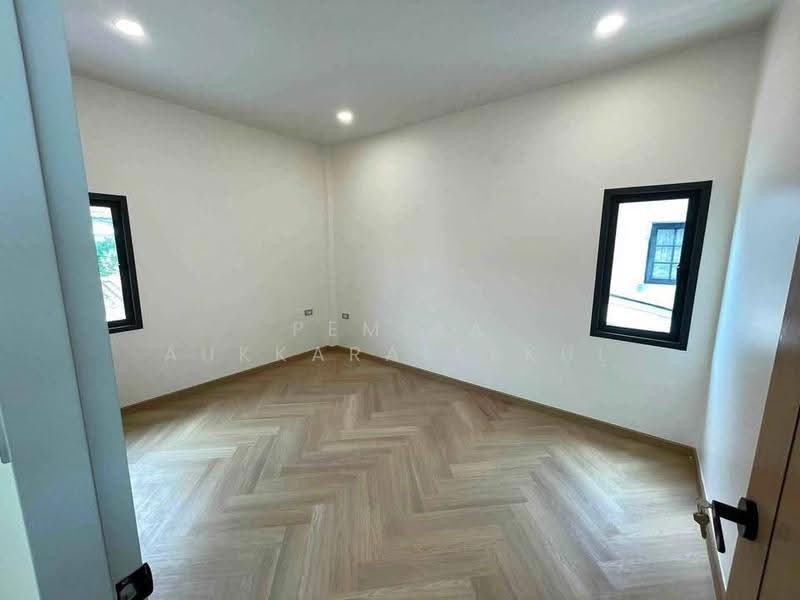 บ้าน 5-ห้องนอน, กรุงเทพ, คลองเจ้าคุณสิงห์, วังทองหลาง, กรุงเทพ, 250 ตร.ม., บ้านเดี่ยว ขาย, โดย Pemika Aukkaraleekul, 500547589 - DDproperty.com