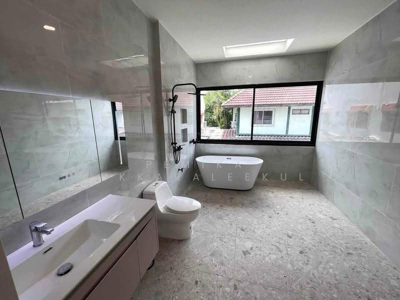 5-BR House, Bangkok, Khlong Chaokhun Sing, Wang Thonglang, Bangkok, 5 Bedrooms, 250 sqm, Single Detached House For Sale, by Pemika Aukkaraleekul, 500547589 - DDproperty.com
