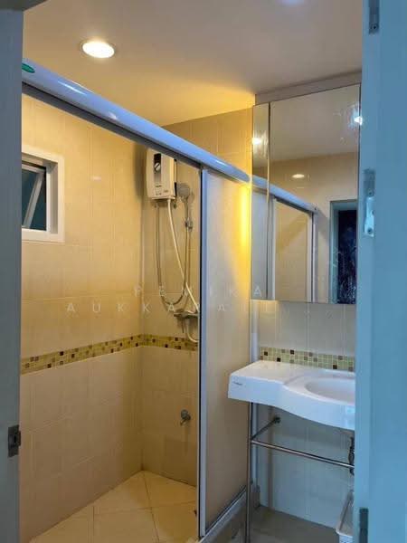 Life @ Ratchada, Bangkok, 36 Soi Lat Phrao 36, Chan Kasem, Chatuchak, Bangkok, 2 Bedrooms, 62 sqm, Condo For Sale, by Pemika Aukkaraleekul, 500547751 - DDproperty.com