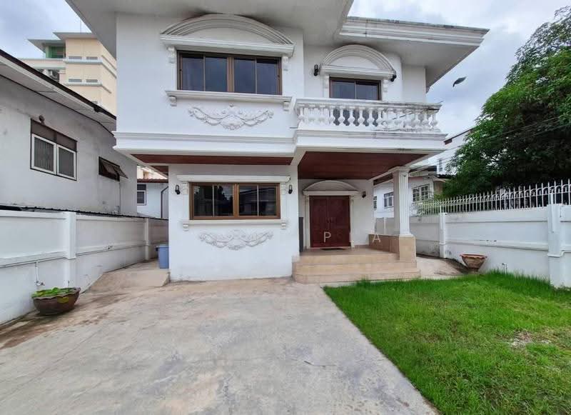 For Sale/Rent: 2-Storey Detached House near MRT Sutthisan (Company Registration Allowed) (SPSAD4165), Bangkok, Samsen Nok, Huai Khwang, Bangkok, 4 Bedrooms, 296 sqm, Single Detached House For Rent, by Agent Pla, 500547950 - DDproperty.com