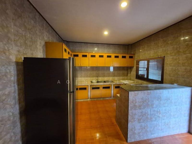 For Sale/Rent: 2-Storey Detached House near MRT Sutthisan (Company Registration Allowed) (SPSAD4165), Bangkok, Samsen Nok, Huai Khwang, Bangkok, 4 Bedrooms, 296 sqm, Single Detached House For Rent, by Agent Pla, 500547950 - DDproperty.com