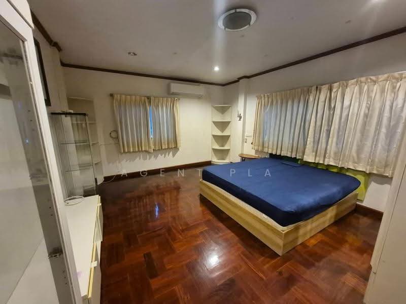 For Sale/Rent: 2-Storey Detached House near MRT Sutthisan (Company Registration Allowed) (SPSAD4165), Bangkok, Samsen Nok, Huai Khwang, Bangkok, 4 Bedrooms, 296 sqm, Single Detached House For Rent, by Agent Pla, 500547950 - DDproperty.com