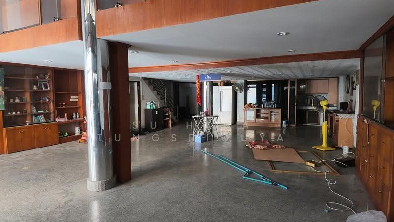 A 4-storey corner commercial building comprising 2 connected units, Bangkok, พระราม 3 ซอย 52, Chong Nonsi, Yan Nawa, Bangkok, , 528 sqm, Shophouse For Rent, by Suthana Tungsriouya, 500547953 - DDproperty.com
