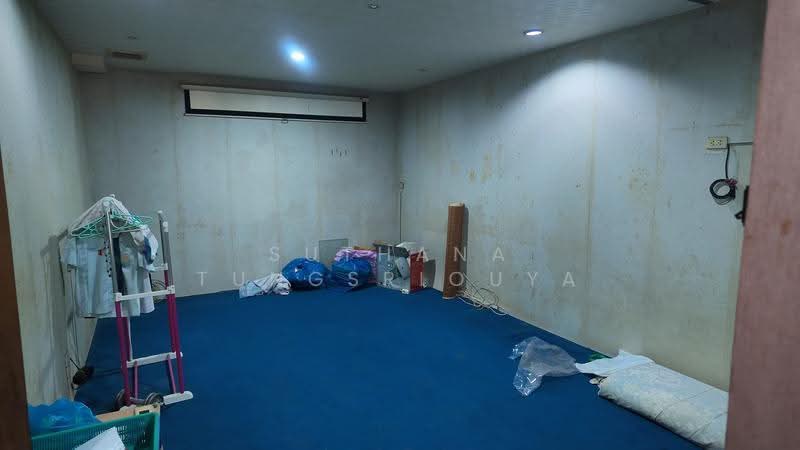 A 4-storey corner commercial building comprising 2 connected units, Bangkok, พระราม 3 ซอย 52, Chong Nonsi, Yan Nawa, Bangkok, , 528 sqm, Shophouse For Rent, by Suthana Tungsriouya, 500547953 - DDproperty.com