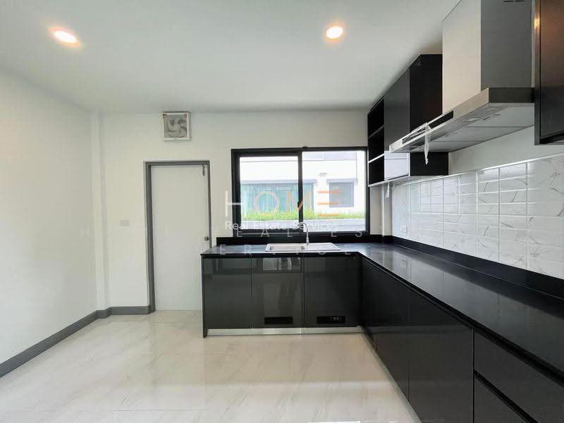 The City Sukhumvit-Onnut, Bangkok, 588/2 Soi On Nut 70/1, Prawet, Bangkok, 4 Bedrooms, 252 sqm, Single Detached House For Rent, by HOME Real Estate Service, 500547986 - DDproperty.com