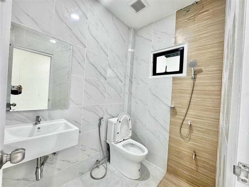 อรุณทอง3 เพชรเกษม69 (Arunthong 3 Phetkasem 69), Bangkok, ถนนเพชรเกษม, Nong Kham, Nong Khaem, Bangkok, 2 Bedrooms, 80 sqm, Townhouse For Sale, by คุณ ฐิชาปัณณ์ สังวาลรัมย์ (ปูน), 500548138 - DDproperty.com