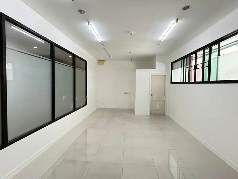 Thana Astoria Pinklao, Bangkok, Soi Charansanitwong 46 Yak 2, Bang Yi Khan, Bang Phlat, Bangkok, 1 Bedroom, 32 sqm, Condo For Sale, by Phakawadee Jiramanee, 500548167 - DDproperty.com