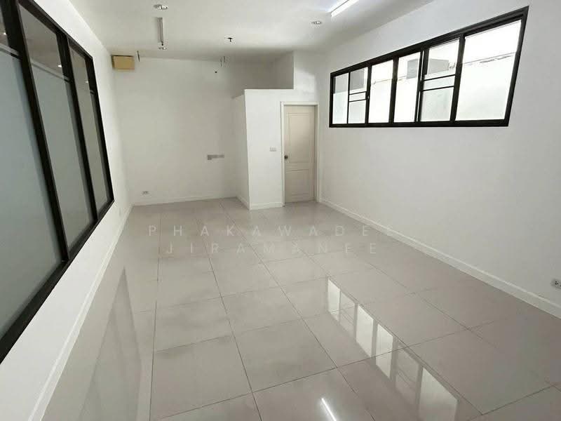 Thana Astoria Pinklao, Bangkok, Soi Charansanitwong 46 Yak 2, Bang Yi Khan, Bang Phlat, Bangkok, 1 Bedroom, 32 sqm, Condo For Sale, by Phakawadee Jiramanee, 500548167 - DDproperty.com