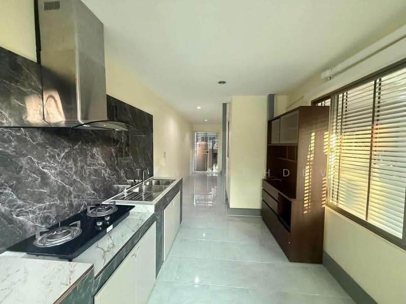 The Plant Estique Pattanakarn 38, Bangkok, Soi Pattanakarn 38, Suan Luang, Bangkok, 3 Bedrooms, 167 sqm, Single Detached House For Rent, by Sunitra Sachdev, 500548265 - DDproperty.com