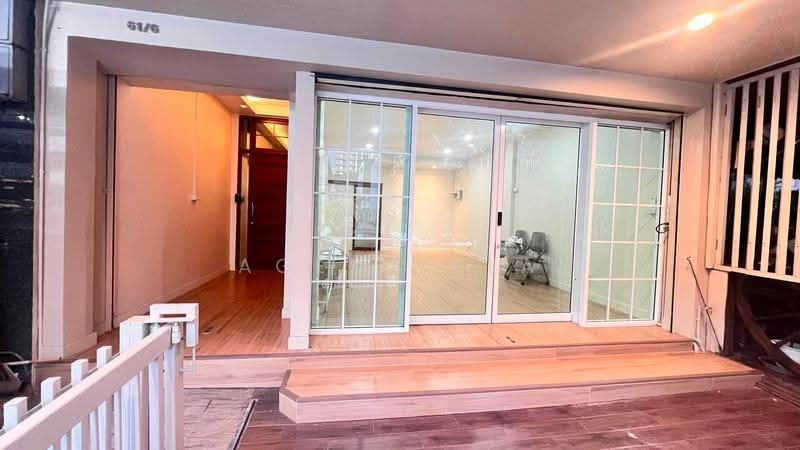 Home Office 4 ชั้น ให้เช่าติดถนน ทวีมิตร ใกล้ Central พระราม 9 (SPSAD4166), กรุงเทพ, ห้วยขวาง, กรุงเทพ, 360 ตร.ม., Shophouse ให้เช่า, โดย Agent Pla, 500548447 - DDproperty.com