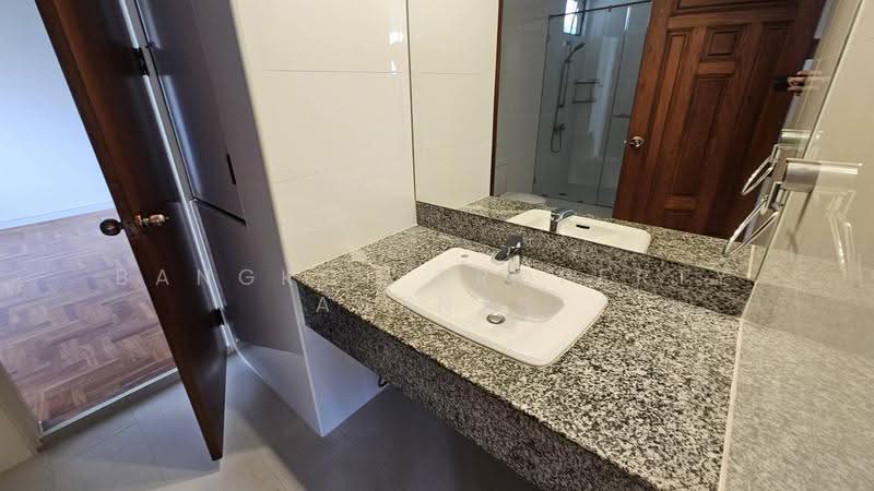 Dera Mansion, Bangkok, 23 Soi Sukhumvit 18, Khlong Toei, Bangkok, 4 Bedrooms, 650 sqm, Condo For Rent, by BANGKOK PROPERTY AGENTS, 500549117 - DDproperty.com