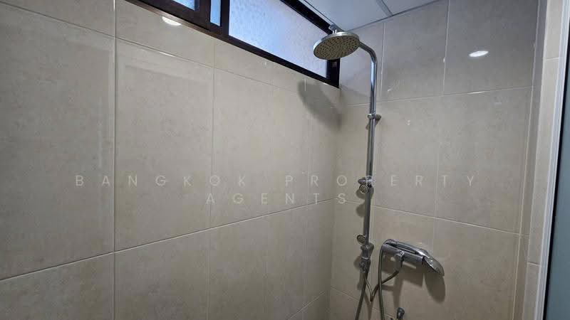 Rishi Court, Bangkok, 47 Soi Sukhumvit 15, Khlongtoei Nua, Watthana, Bangkok, 3 Bedrooms, 294 sqm, Condo For Rent, by BANGKOK PROPERTY AGENTS, 500549143 - DDproperty.com