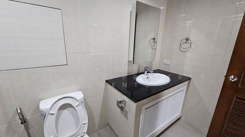Rishi Court, Bangkok, 47 Soi Sukhumvit 15, Khlongtoei Nua, Watthana, Bangkok, 3 Bedrooms, 294 sqm, Condo For Rent, by BANGKOK PROPERTY AGENTS, 500549143 - DDproperty.com