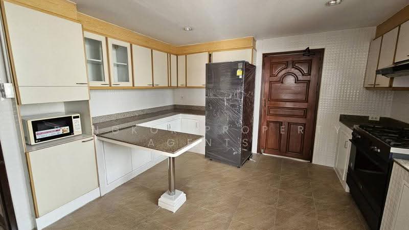 Rishi Court, Bangkok, 47 Soi Sukhumvit 15, Khlongtoei Nua, Watthana, Bangkok, 3 Bedrooms, 294 sqm, Condo For Rent, by BANGKOK PROPERTY AGENTS, 500549143 - DDproperty.com