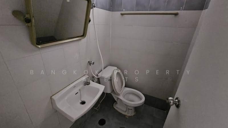 Rishi Court, Bangkok, 47 Soi Sukhumvit 15, Khlongtoei Nua, Watthana, Bangkok, 3 Bedrooms, 294 sqm, Condo For Rent, by BANGKOK PROPERTY AGENTS, 500549143 - DDproperty.com