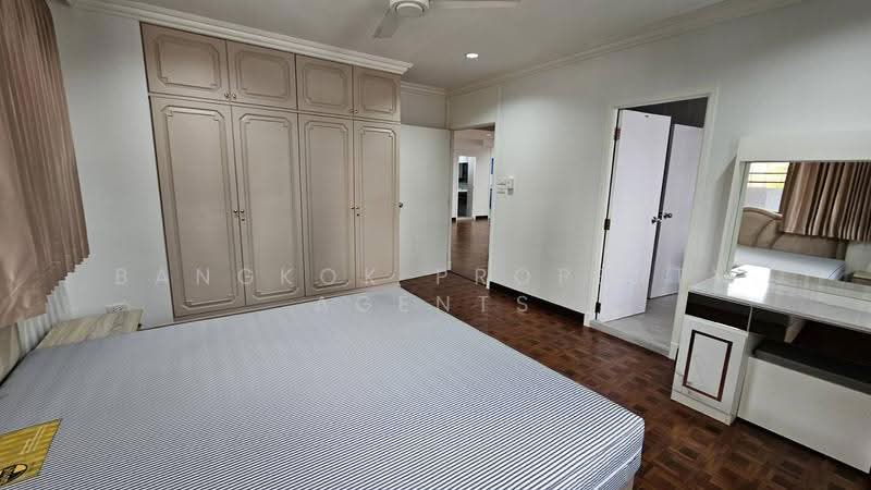Rishi Court, Bangkok, 47 Soi Sukhumvit 15, Khlongtoei Nua, Watthana, Bangkok, 3 Bedrooms, 200 sqm, Condo For Rent, by BANGKOK PROPERTY AGENTS, 500549149 - DDproperty.com