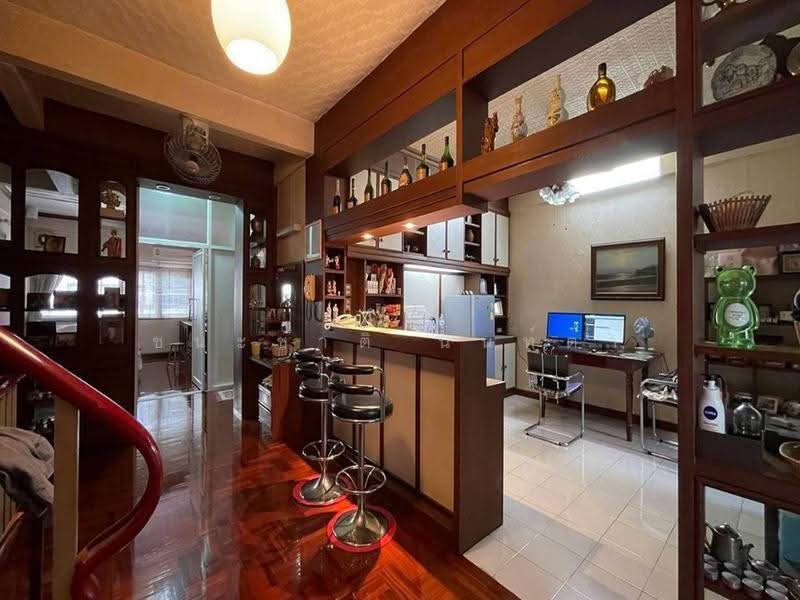 อาคารบุญดิศ, Bangkok, Khlong Maha Nak, Pom Prap Sattru Phai, Bangkok, , 111 sqm, Shophouse For Sale, by ชนะชาติ นนท์ตา, 500549201 - DDproperty.com